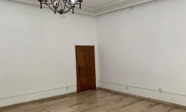 PROPIEDAD IDEAL PARA NEGOCIO U OFICINAS