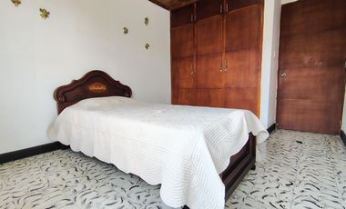 COD. 583 - SE VENDE CASA - BARRIO: LA PALMA I