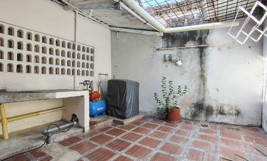 COD. 583 - SE VENDE CASA - BARRIO: LA PALMA I