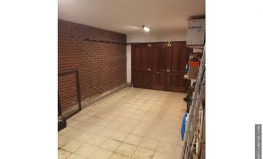 IMPECABLE CHALET 4 AMB. c/ PARQUE, GARAGE DOBLE Y QUINCHO C/PARRILLA