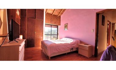 IMPECABLE CHALET 4 AMB. c/ PARQUE, GARAGE DOBLE Y QUINCHO C/PARRILLA