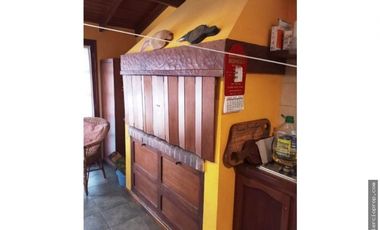 IMPECABLE CHALET 4 AMB. c/ PARQUE, GARAGE DOBLE Y QUINCHO C/PARRILLA