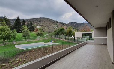 Casa en arriendo en Lo Barnechea