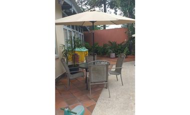 SE VENDE TERRENO CON HERMOSA CASA!!!!
