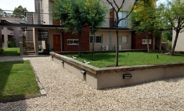 Venta Departamento Dormie PB  3 ambientes 2 dormitorios galeria parrilla jardin cochera en CC El Nacional