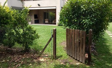 Venta Departamento Dormie PB  3 ambientes 2 dormitorios galeria parrilla jardin cochera en CC El Nacional