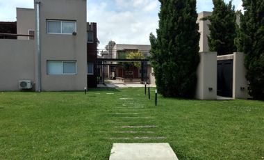 Venta Departamento Dormie PB  3 ambientes 2 dormitorios galeria parrilla jardin cochera en CC El Nacional