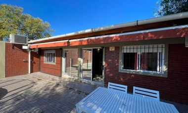 VENTA DE CASA DE 6 AMBIENTES - LOTE DE 550 M² - PILETA - 100 M² CUBIERTOS - MONTE GRANDE