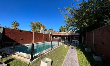 VENTA DE CASA DE 6 AMBIENTES - LOTE DE 550 M² - PILETA - 100 M² CUBIERTOS - MONTE GRANDE