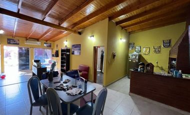 VENTA DE CASA DE 6 AMBIENTES - LOTE DE 550 M² - PILETA - 100 M² CUBIERTOS - MONTE GRANDE