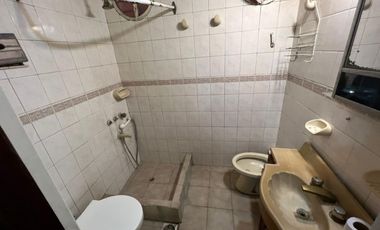 VENTA DE CASA DE 6 AMBIENTES - LOTE DE 550 M² - PILETA - 100 M² CUBIERTOS - MONTE GRANDE