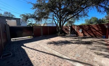 VENTA DE CASA DE 6 AMBIENTES - LOTE DE 550 M² - PILETA - 100 M² CUBIERTOS - MONTE GRANDE