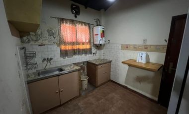 VENTA DE CASA DE 6 AMBIENTES - LOTE DE 550 M² - PILETA - 100 M² CUBIERTOS - MONTE GRANDE
