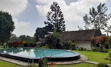 JUAL VILLA DEKAT TAMAN SAFARI BOGOR DILEWATI SUNGAI JERNIH + KOLAM RENANG + MATA AIR