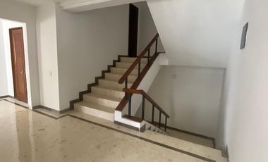 edificio en arriendo/venta en el chico. Cod A700110