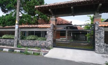 Rumah Klasik Etnik Jawa di Njeron Beteng Alun - Alun Jogja