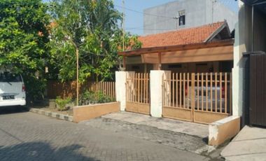Rumah Siap Pakai di Jl Gayungsari, Strategis