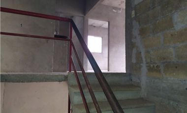 Casa 3 recs. en obra gris, colonia Jardín Juárez Jiutepec, Mor.