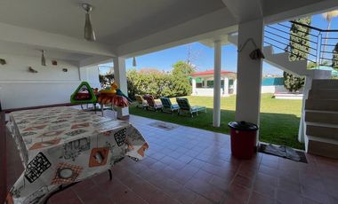 CASA EN VENTA LOMAS DE COCOYOC JARDIN Y ALBERCA 4R