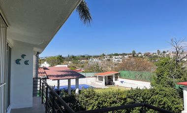 CASA EN VENTA LOMAS DE COCOYOC JARDIN Y ALBERCA 4R
