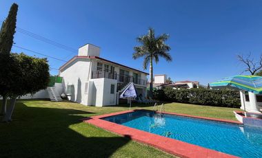 CASA EN VENTA LOMAS DE COCOYOC JARDIN Y ALBERCA 4R