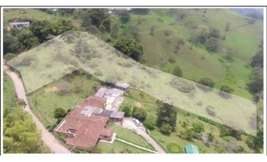 Finca en Copacabana Vereda El Zarzal, Vía pavimentada y rieles