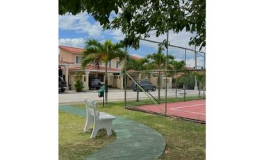 SE ALQUILA BELLA CASA AMUEBLADA EN COMPLEJO RESIDENCIAL