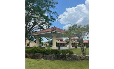 SE ALQUILA BELLA CASA AMUEBLADA EN COMPLEJO RESIDENCIAL
