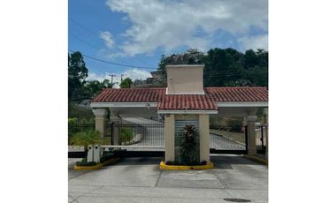 SE ALQUILA BELLA CASA AMUEBLADA EN COMPLEJO RESIDENCIAL