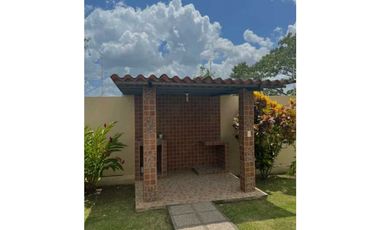 SE ALQUILA BELLA CASA AMUEBLADA EN COMPLEJO RESIDENCIAL