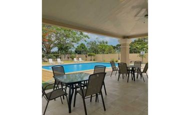 SE ALQUILA BELLA CASA AMUEBLADA EN COMPLEJO RESIDENCIAL