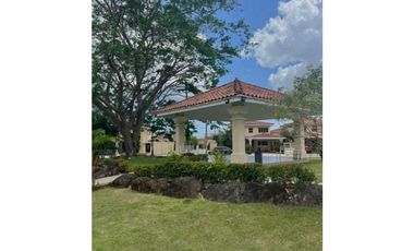 SE ALQUILA BELLA CASA AMUEBLADA EN COMPLEJO RESIDENCIAL