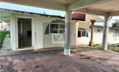 Terreno a pie de  carretera con 1809m2 en venta. Coatepec