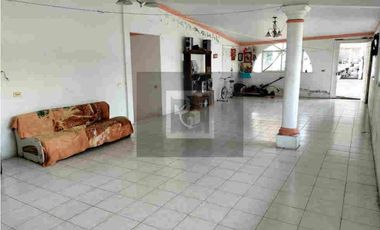 Terreno a pie de  carretera con 1809m2 en venta. Coatepec