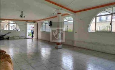 Terreno a pie de  carretera con 1809m2 en venta. Coatepec