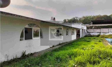 Terreno a pie de  carretera con 1809m2 en venta. Coatepec