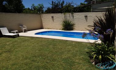 Chalet de 4 Ambientes ubicado a 350 metros de la estación de trenes.