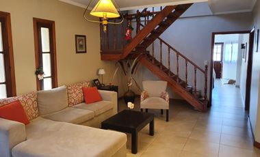 Chalet de 4 Ambientes ubicado a 350 metros de la estación de trenes.