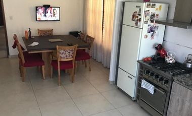 Chalet de 4 Ambientes ubicado a 350 metros de la estación de trenes.