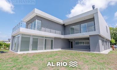 Casa sobre lote al Río, con 5 dormitorios  en venta  en   San Juan - Villanueva