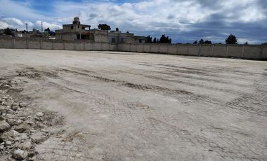 Terreno 1560 m2 bardeado.  A 10 min. del Aeropuerto y muy cerca de Parque Industrial Toluca 2000