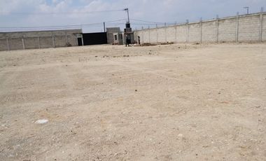 Terreno 1560 m2 bardeado.  A 10 min. del Aeropuerto y muy cerca de Parque Industrial Toluca 2000