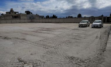 Terreno 1560 m2 bardeado.  A 10 min. del Aeropuerto y muy cerca de Parque Industrial Toluca 2000