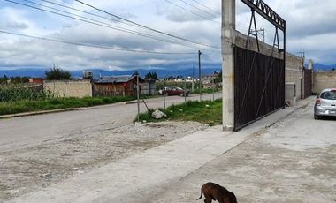 Terreno 1560 m2 bardeado.  A 10 min. del Aeropuerto y muy cerca de Parque Industrial Toluca 2000