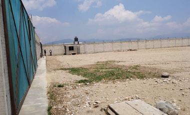 Terreno 1560 m2 bardeado.  A 10 min. del Aeropuerto y muy cerca de Parque Industrial Toluca 2000