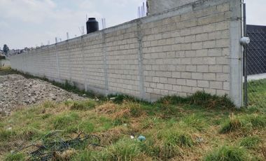 Terreno 1560 m2 bardeado.  A 10 min. del Aeropuerto y muy cerca de Parque Industrial Toluca 2000