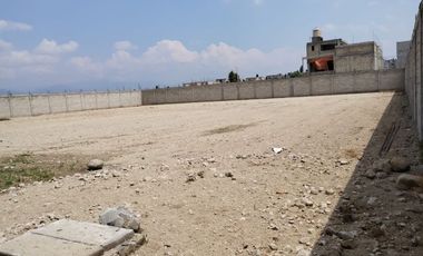 Terreno 1560 m2 bardeado.  A 10 min. del Aeropuerto y muy cerca de Parque Industrial Toluca 2000