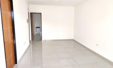 VENTA DE INMEJORABLE DEPARTAMENTO 2 AMBIENTES A ESTRENAR CON COCHERA - PLENO CENTRO MONTE GRANDE - POSIBILIDAD DE COMPRA SIN COCHERA