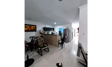 SE VENDE CASA DE DOS NIVELES EN BARRIO MOCARI