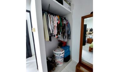 SE VENDE CASA DE DOS NIVELES EN BARRIO MOCARI